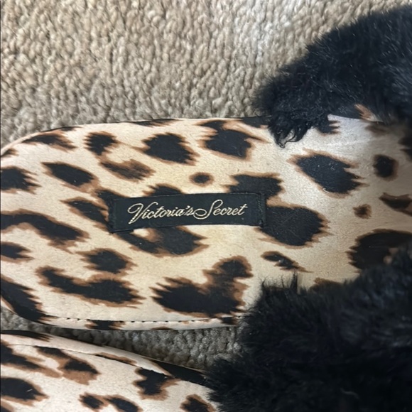 Leopard Print Fur Slippers - Never Worn - Picture 2 of 4